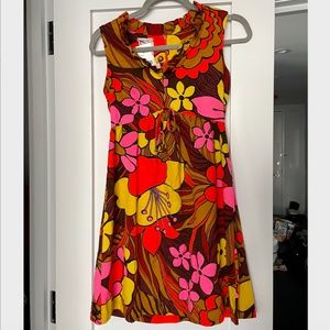 VNTG 60s LIBERTY HOUSE HAWAII Lilia Vibrant Floral Ruffle Neck Dress Small